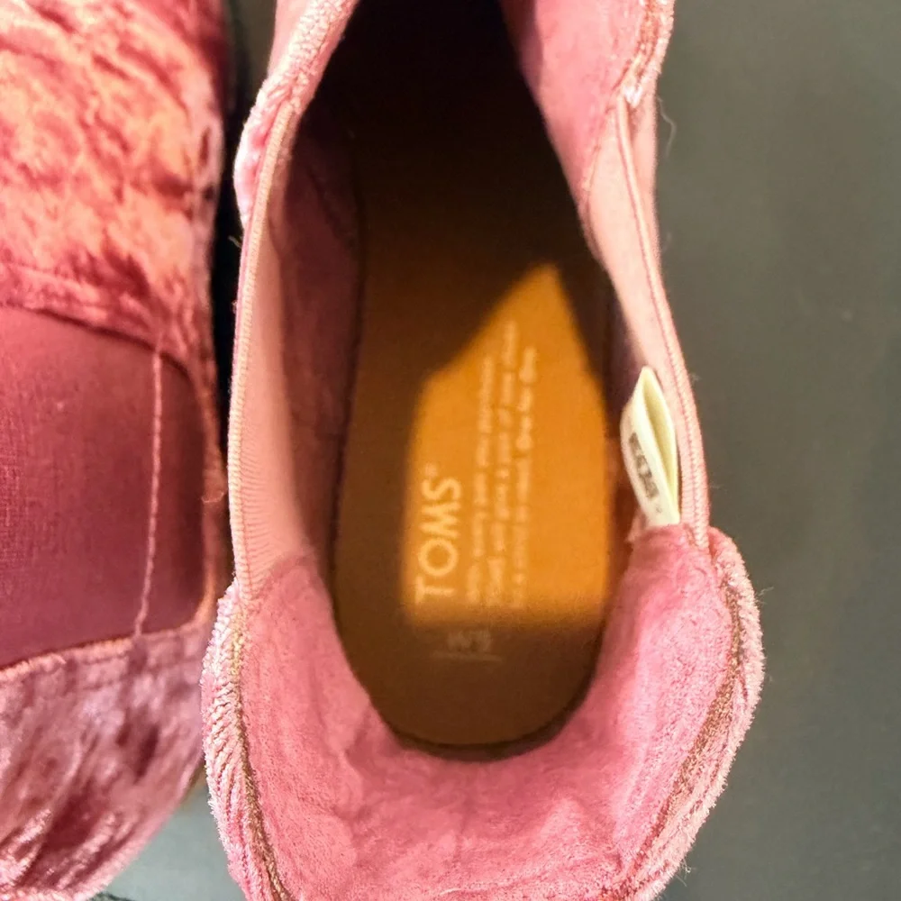 TOMS Pink Velvet Chelsea Ankle Boots Women’s Size 9